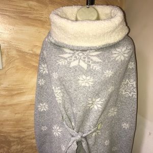 United colors of Benetton poncho 74% wool